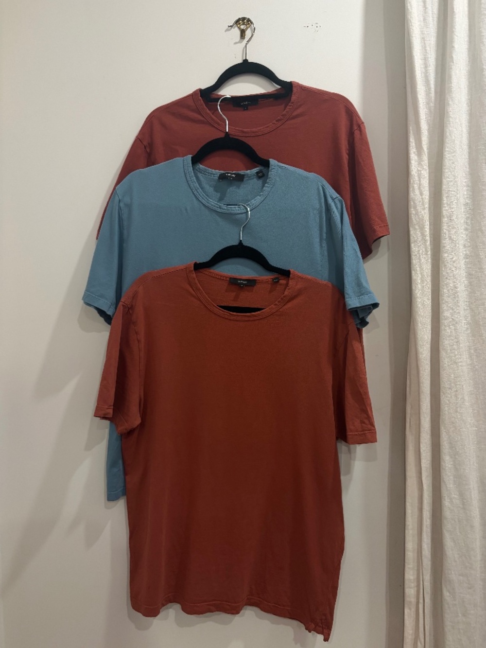 BUNDLE: 3 Vince Men’s Cotton T-Shirts in Rust Red + Sky Blue (All Size M)